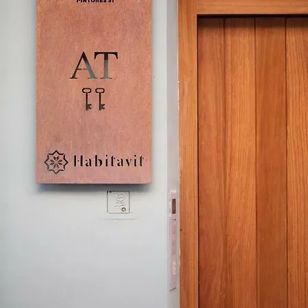 Habitavit En *