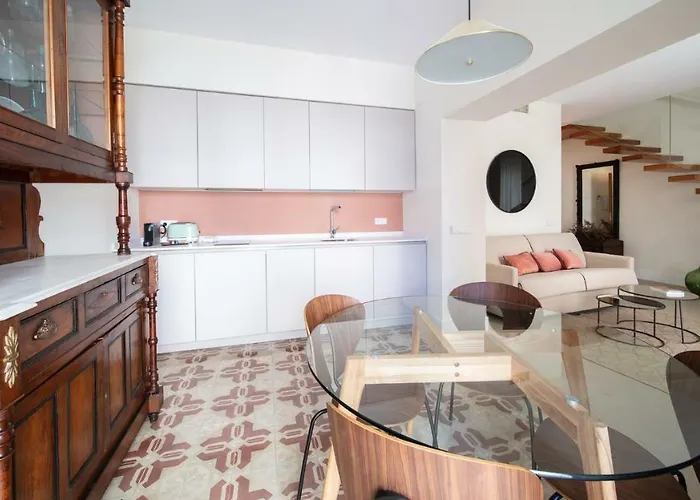 Habitavit En * Касерес